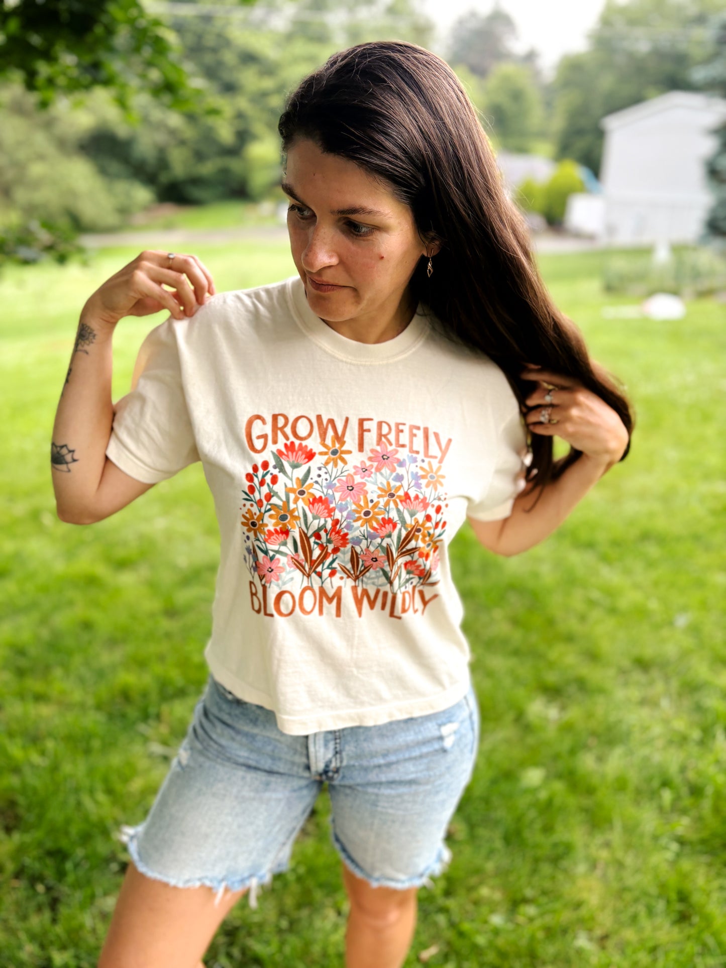 mom wearing wildflower crop tee